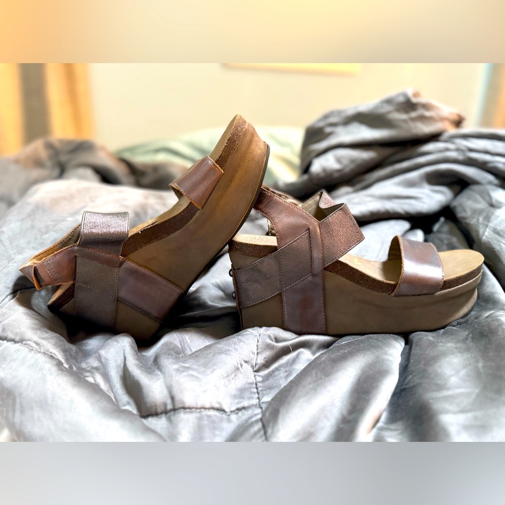 NEW - OTBT BUSHNELL platform sandals- 8m